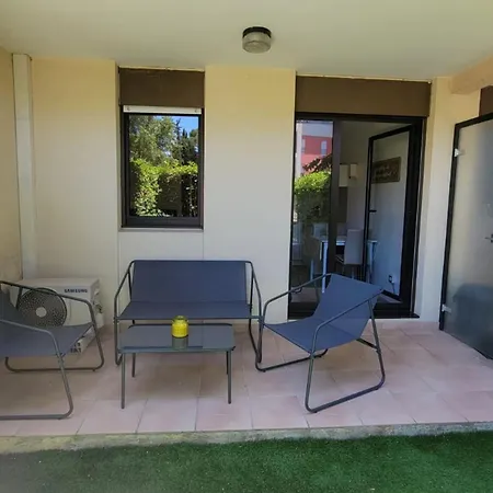 Family With Shared Pool Near Apartamento Mandelieu