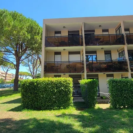 Family With Shared Pool Near Apartamento