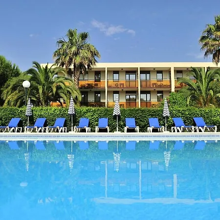 Family With Shared Pool Near Apartamento *